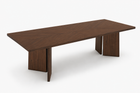 Mesa de madera con vetas encontradas