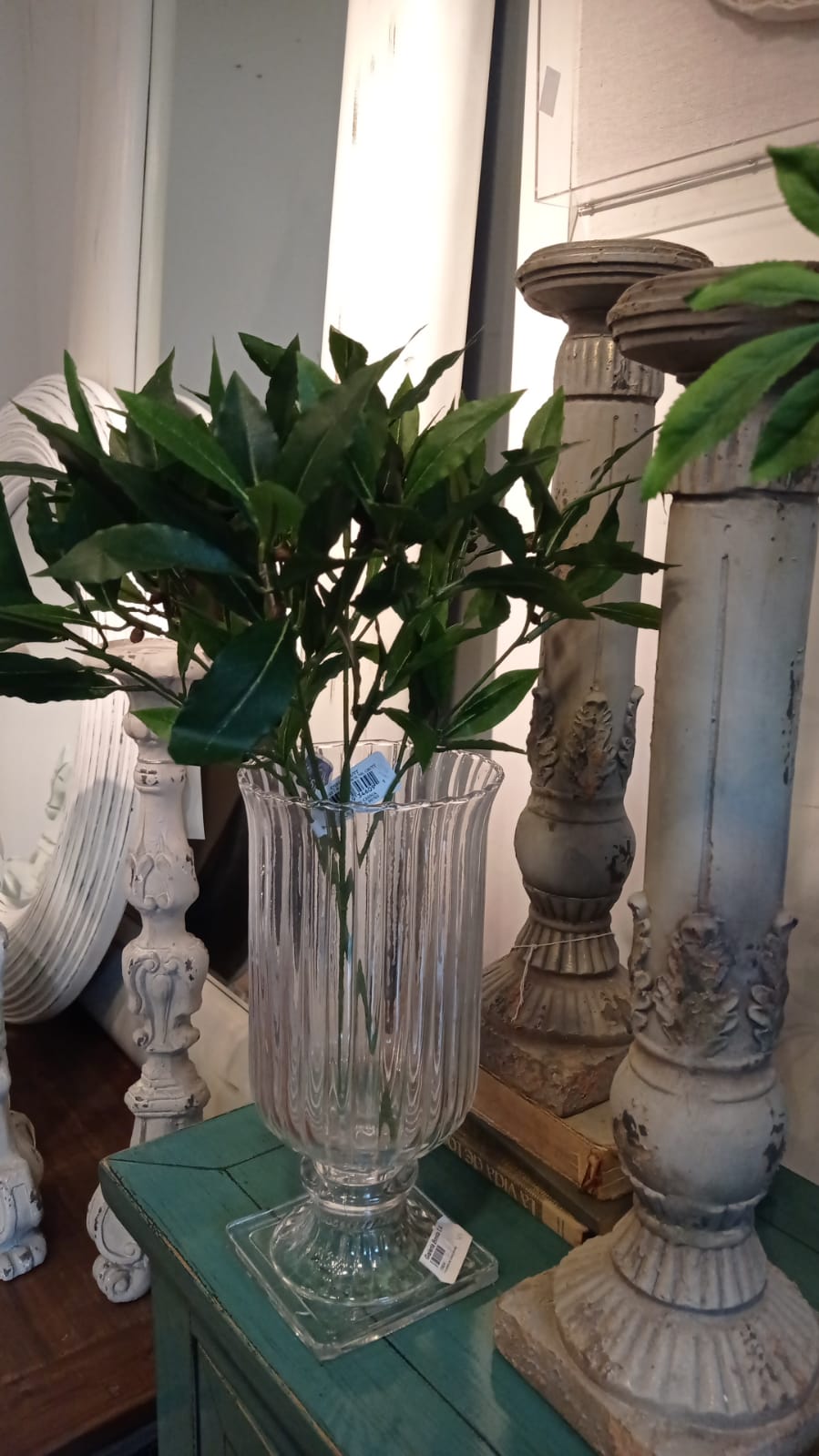 Florero de vidrio con pedestal